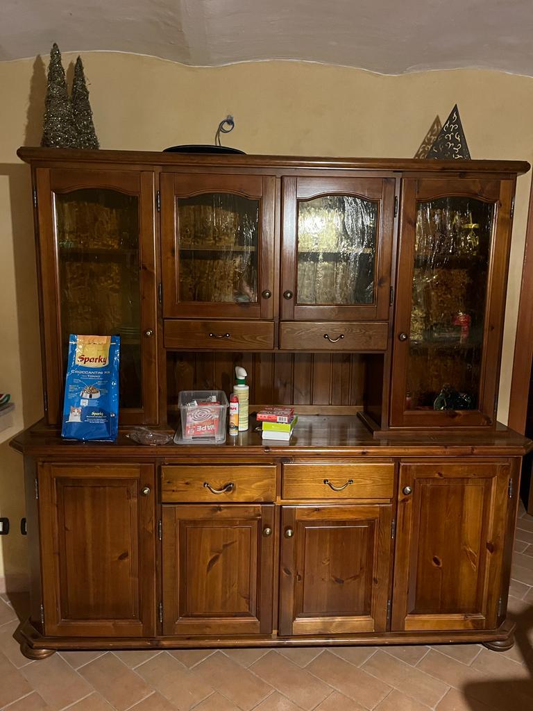Credenza anni 80 Prima del restauro Credenza anni 80 Prima del restauro
